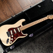 Fender American Deluxe Strat Olympic White Pearl 2009. usa · Barcelona · 1500 €