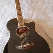 Guitarra Yamaha APX600 · Madrid · 200 €