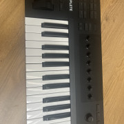 Native Instruments Komplete A25 · Madrid · 85 €