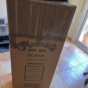 Caja de cartón para guitarra · Barcelona