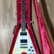 Gibson 70s Flying V Blanco Clasico · Barcelona · 1800 €
