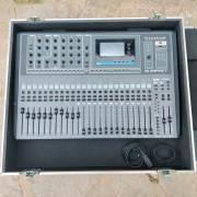 Mesa de sonido Soundcraft SI Impact + Flightcase + Transporte · Barcelona · 1700 €