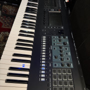 Vendo o cambio ROLAND FAMTOM EX 6 · Madrid · 2800 €