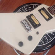 Guitarra eléctrica Epiphone Explorer Small Body Corea 93 · Cuenca · 700 €