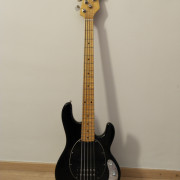 Music Man Stingray Classic 5 cuerdas · Barcelona · 2250 €
