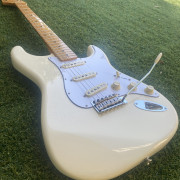 Fender Strato FSR 60’ reverse por acústica · Madrid