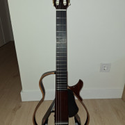 Yamaha Silent SLG200NW + Guitarlift Silent Nuevos · Madrid · 550 €