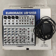 Mesa mezclas behringer ub1202 · Málaga · 50 €