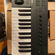 Native Instruments Komplete Kontrol A25 · Pontevedra · 100 €