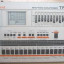 Roland TR-707 con cartucho de memoria M-64C