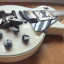 Guitarra tipo Les Paul Custom con pastillas Seymour Duncan y Bigsby B700