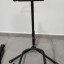 Dos soportes de guitarra o bajo