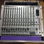 Mesa Mezclas Behringer MX 2642A con Case