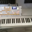 Vendo Korg Radias con teclado y stand originales.