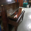 Piano vertical antiguo sin máquinaria. Mueble bar.