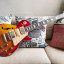 Guitarra tipo LP + estuche años 70. Sonidos tipo Gibson, Fender y acústica.