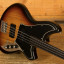 Bajo fretless escala corta