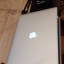 Focusrite Clarett 4 Thunderbolt con un Macbook Pro 16" y cable incluido