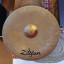 Plat Zildjian Sound Lab de 22". Un plat especial. Una mena de Crash Ride.