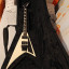Jackson JS32 Rhoads Ivory + Maleta