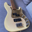 Fender Deluxe precisión bass USA aged White. 1996