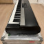 Piano Yamaha CP1 con flight case a medida y soporte original.