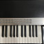 Piano Yamaha CP1 con flight case a medida y soporte original.