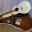 Guitarra acústica Ovation americana.