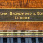 Piano vertical de Broadwood & Sons - año 1908 - Excelente condición