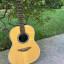 Guitarra acústica Ovation americana.
