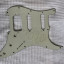 Golpeador Fender USA Hss y tapa trasera Strat American Ultra. Vintage white