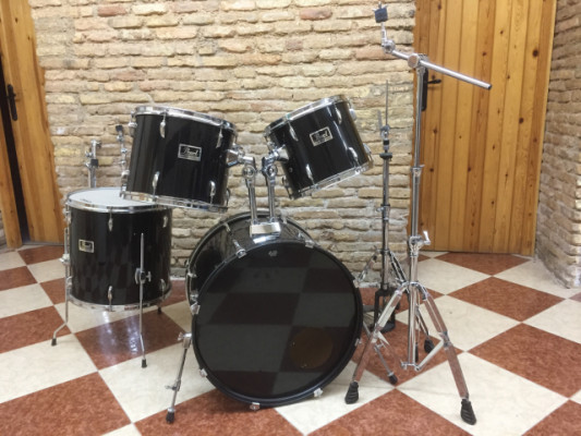 Bateria Pearl Forum 22" / 16" / 13" / 12" Color negra