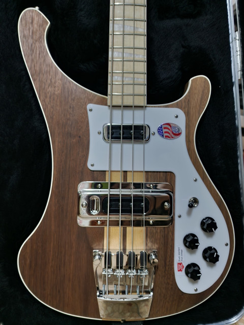 Rickenbacker 4003 Walnut 2026. Nuevo sin estrenar.