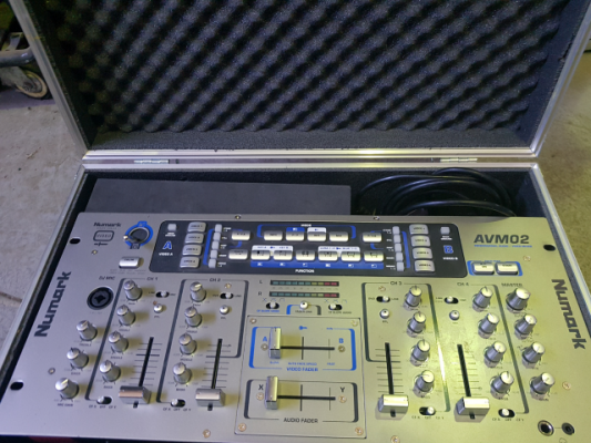 Mesa de mezclas audio video Numark AVM02