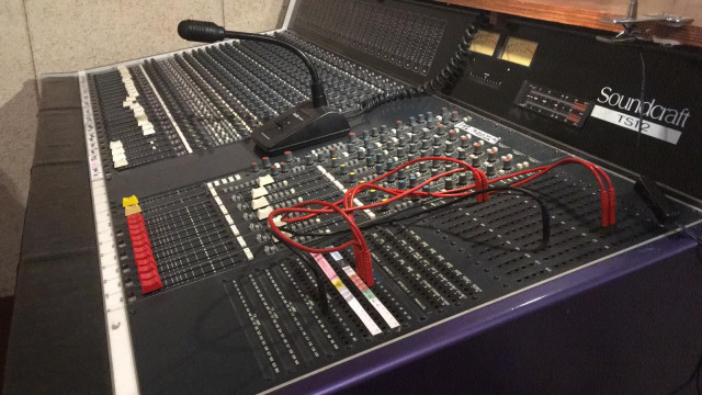 Soundcraft TS12 - 24 canales