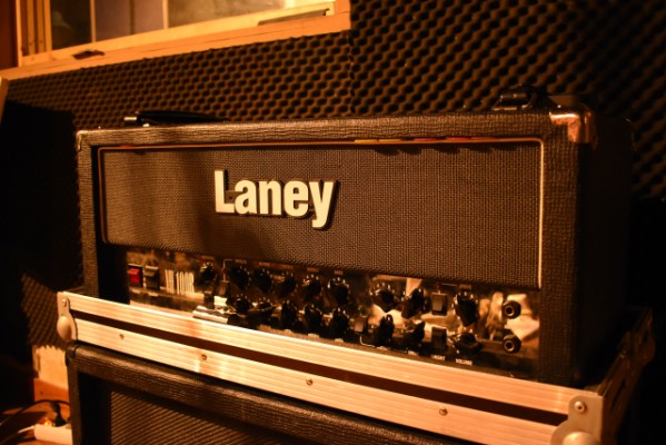 Laney VH100R + Flightcase y Laney IRT212