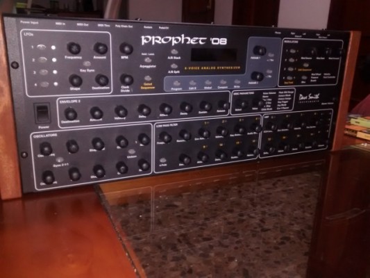Prophet 08 PE Rack Dave Smith Instruments con caja y manual