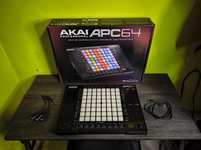 AKAI APC 64