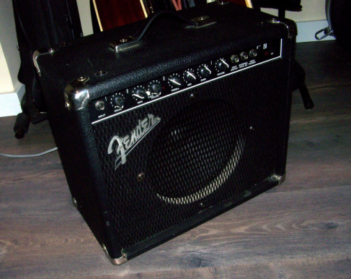 Fender Frontman 25R de final de los 90s