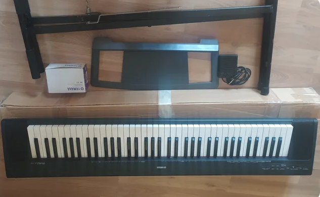 Piano YAMAHA Piagero NP 30