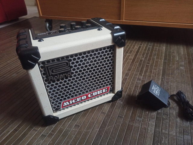 Amplificador Roland Micro Cube + Adaptador + Envío Incluido