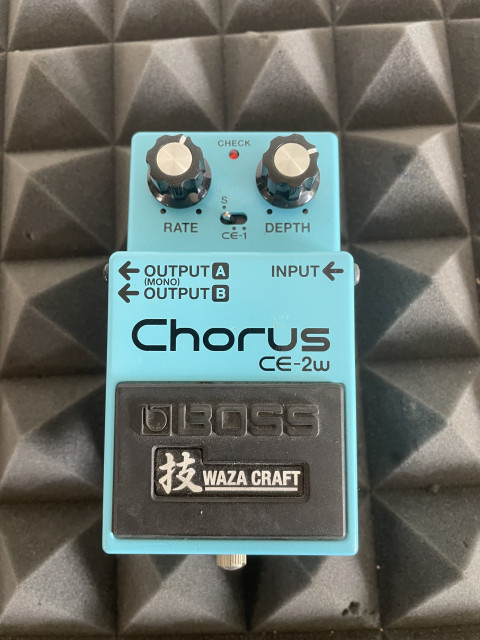 Boss CE-2w