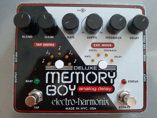 EHX Deluxe Memory Boy analog delay