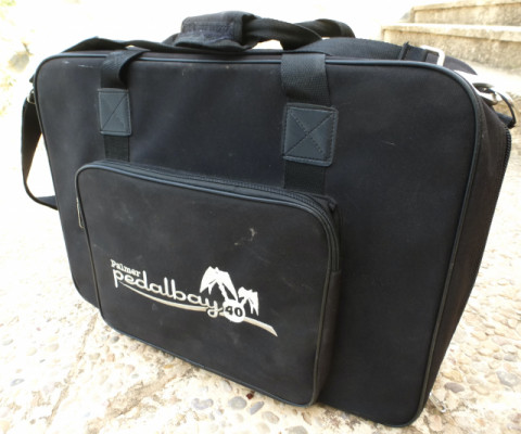Palmer Pedalbay 40 + alimentador 9V múltiple. Maletín pedales guitarra eléctrica