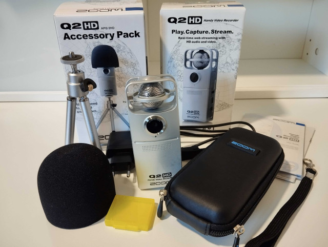 Zoom Q2 HD + Accessory pack