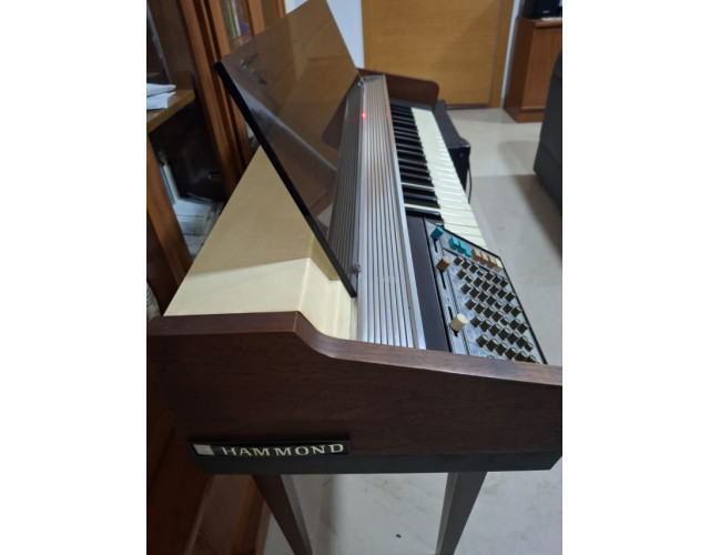 Sintetizador analógico vintage Hammond 102100 (Made in USA, 240V)
