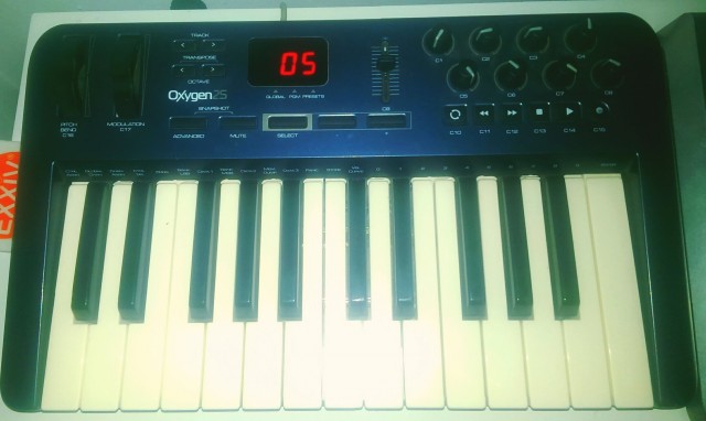 Teclado controlador MIDI M-Audio Oxygen25