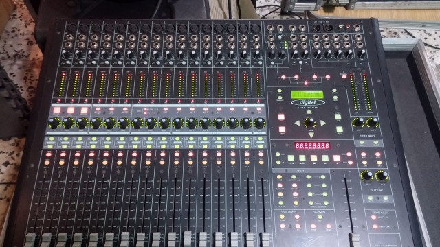 Mesa Mezclas Soundcraft Spirit 328-Digital