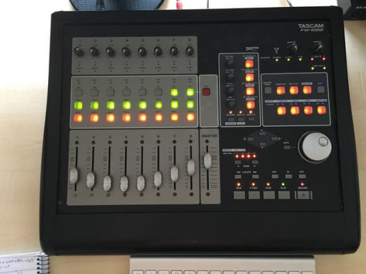 Tascam FW-1082 - interfaz de audio