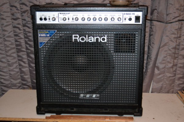 Amplificador para bajo, Combo Roland D-BASS 115.